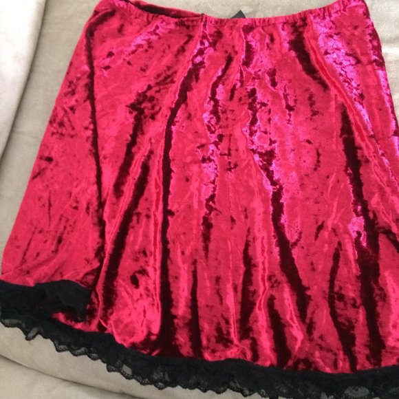 Gothic red velvet short skirt size medium. - Picture 1 of 1